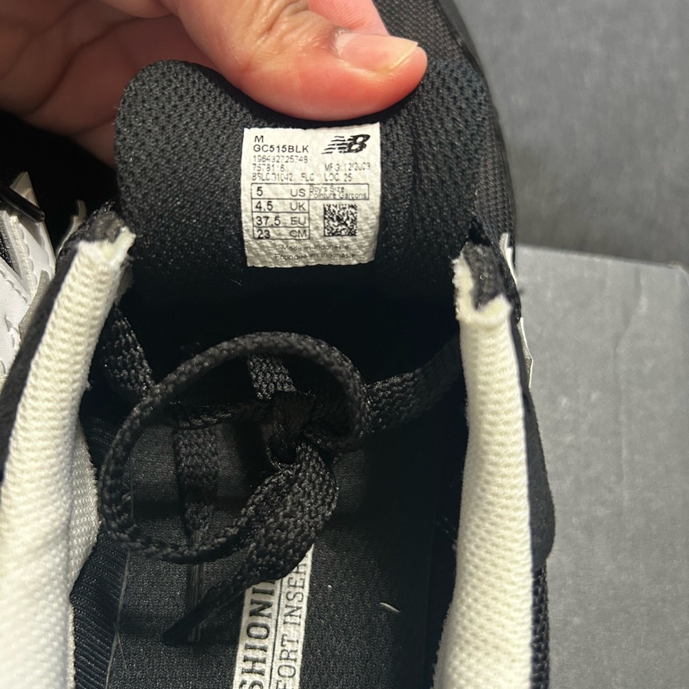 New Balance Kids Shoes - Black and White - Picture 3 of 4